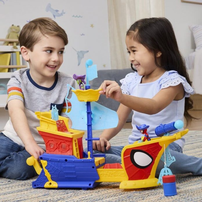 Spidey y sus sorprendentes amigos Barco Pirata con telarañas y burbujas_1 (1) juegos