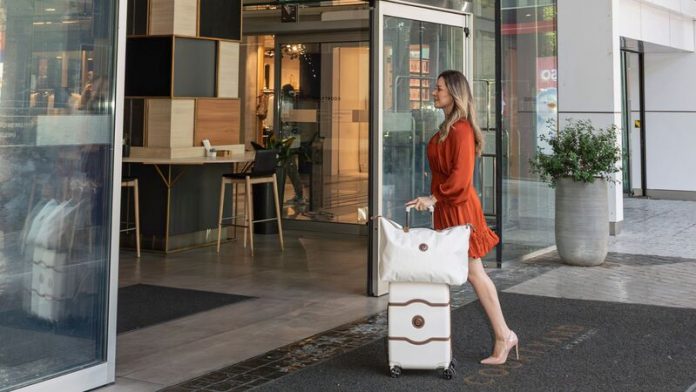 Viajar para comprar: el nuevo patrón que empieza a marcar la hotelería en Santiago