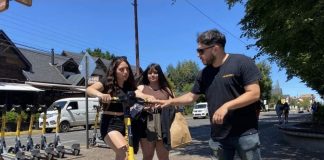 Municipalidad de Pucón y Whoosh coordinan acciones de seguridad para el correcto uso de scooters