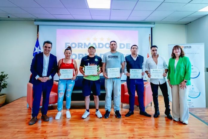 Programa Formador de Formadores de UDLA y Everton cierra su tercera edición con certificación de 51 técnicos de fútbol amateur