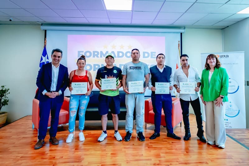 Programa Formador de Formadores de UDLA y Everton cierra su tercera edición con certificación de 51 técnicos de fútbol amateur