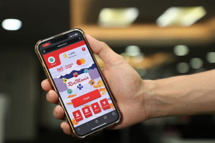 Lanzan videojuego diseñado por estudiantes universitarios para viajes en buses de Red Movilidad