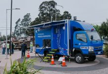 Entel y Desafío Levantemos Chile entregan celulares a personas mayores afectadas por los incendios en Biobío y Ñuble