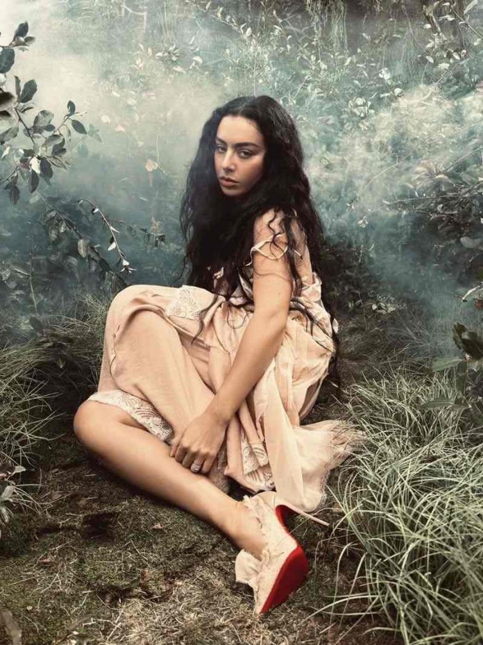 Charli xcx estrena su nuevo álbum 