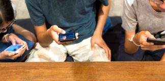 Celulares fuera del aula: recomendaciones para acompañar la nueva normativa