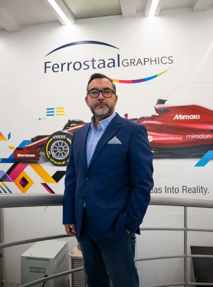 Ferrostaal Graphics y Epson sellan alianza estratégica para liderar el futuro de etiquetas en Chile.