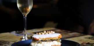 Una noche de amor a la francesa: Normandie celebra este Día de los Enamorados con menú especial y música en vivo