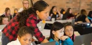 Se acerca el retorno a clases: Cómo la IA está mejorando la atención en educación. ZeroQ.