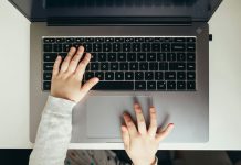 Niños, niñas y chatbots: riesgos principales a los que prestar atención Niños, niñas y chatbots: riesgos principales a los que prestar atención. ESET.