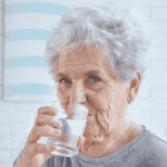 El lado menos visible del verano: los riesgos y desafíos del cuidado en personas mayores El lado menos visible del verano: los riesgos y desafíos del cuidado en personas mayores