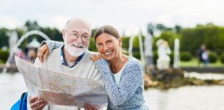 8 consejos para salir de vacaciones con una persona mayor