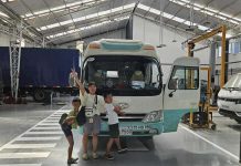 Una familia coreana recorre el mundo en un bus Hyundai… y encontró ayuda en Chile cuando más la necesitó