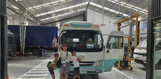 Una familia coreana recorre el mundo en un bus Hyundai… y encontró ayuda en Chile cuando más la necesitó