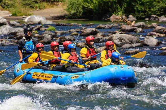 Pucón consolida su liderazgo en rafting: cifras al alza y estricta fiscalización lo refuerzan como capital de la aventura