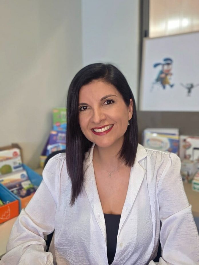 Celulares en la sala de clases: el límite necesario para recuperar la atención y la convivencia