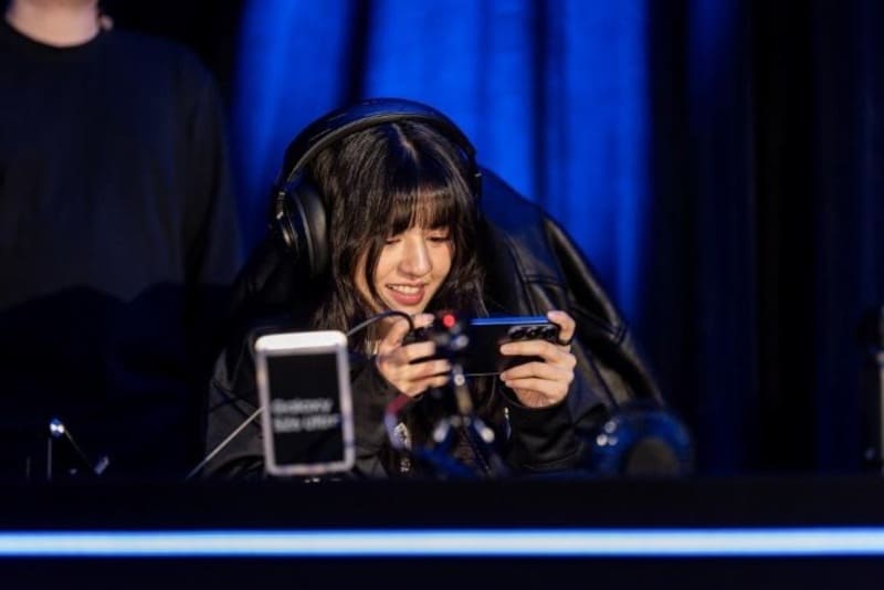  La jugadora vonnyfelicia se concentra en su juego.