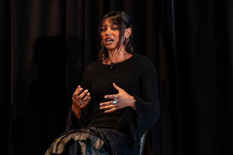 Monique Yvonne comparte la historia detrás de cámaras de la película que creó con Galaxy S26 Ultra.