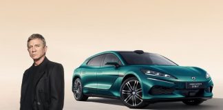 Daniel Craig con el DENZA Z9GT