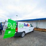 FedEx y Desafío Levantemos Chile ayudan a escolares afectados por los incendios en Tomé y Lirquén y entregan más de 400 abrigos nuevos FedEx