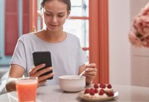 ¿Series, reels o TikTok durante las comidas? Lo que las pantallas le hacen a nuestra alimentación Alimentación