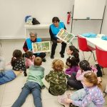 Exitosa iniciativa intergeneracional en Chile: adultos mayores lideraron talleres de lectura para niños durante las vacaciones de invierno Familias Primero