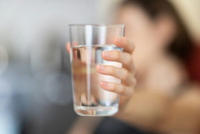 engin-akyurt-PCpoG06fcUI-unsplash (1) agua filtrada