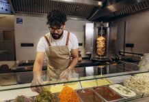 ¿Quién es el “Rey de la Previa”? Chilenos elegirán sus restaurantes favoritos del delivery en los premios Bigote Dorado de Rappi Rey
