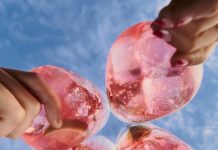 Sarti llega a Chile: el aperitivo italiano que le pone un giro rosado al clásico spritz Sarti